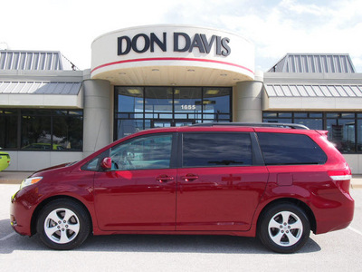 toyota sienna 2011 dk  red van le 8 passenger gasoline 6 cylinders front wheel drive automatic 76011