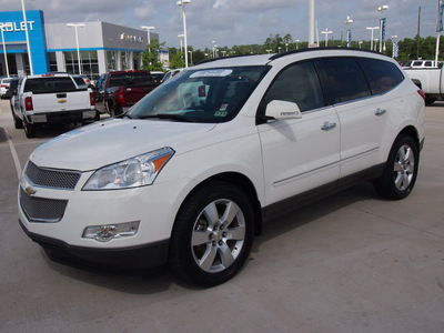 chevrolet traverse 2012 white ltz gasoline 6 cylinders all whee drive automatic 77304
