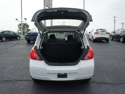 nissan versa 2010 white hatchback gasoline 4 cylinders front wheel drive automatic 19153