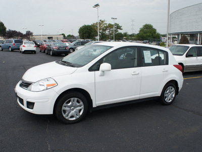 nissan versa 2010 white hatchback gasoline 4 cylinders front wheel drive automatic 19153