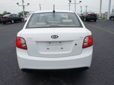 kia rio 2010 white sedan gasoline 4 cylinders front wheel drive automatic 19153