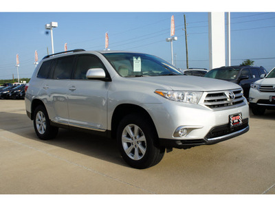 toyota highlander 2012 silver suv se gasoline 4 cylinders front wheel drive automatic 77469