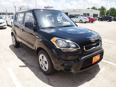 kia soul 2012 black hatchback gasoline 4 cylinders front wheel drive manual 77375