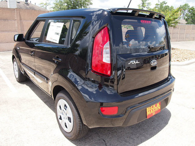 kia soul 2012 black hatchback gasoline 4 cylinders front wheel drive manual 77375