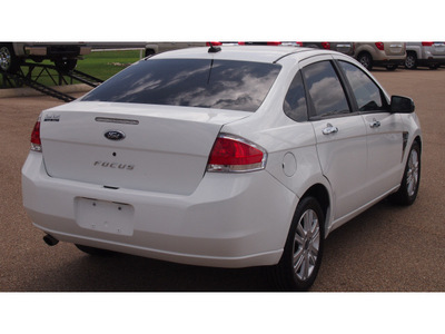 ford focus 2008 white sedan se gasoline 4 cylinders front wheel drive automatic with overdrive 77859