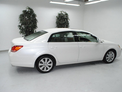 toyota avalon 2006 off white sedan xls gasoline 6 cylinders front wheel drive automatic 91731