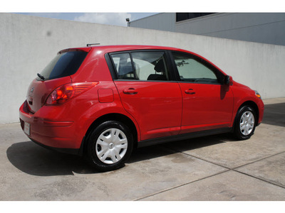 nissan versa 2012 red hatchback 1 8 s gasoline 4 cylinders front wheel drive automatic 77477