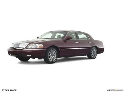 lincoln town car 2003 sedan signature gasoline 8 cylinders rear wheel drive 4 speed automatic 77373