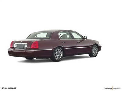 lincoln town car 2003 sedan signature gasoline 8 cylinders rear wheel drive 4 speed automatic 77373