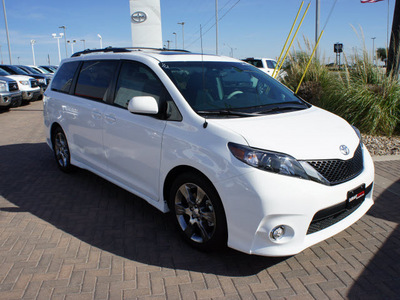 toyota sienna 2012 white van se 8 passenger gasoline 6 cylinders front wheel drive automatic 76087