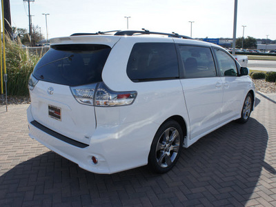 toyota sienna 2012 white van se 8 passenger gasoline 6 cylinders front wheel drive automatic 76087