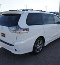toyota sienna 2012 white van se 8 passenger gasoline 6 cylinders front wheel drive automatic 76087