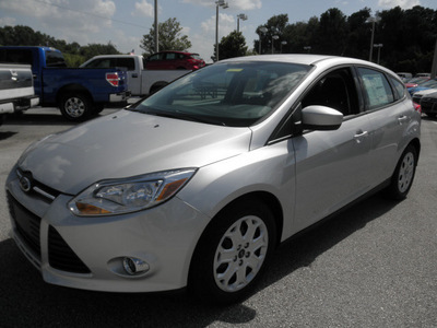 ford focus 2012 silver hatchback se flex fuel 4 cylinders front wheel drive automatic 32783