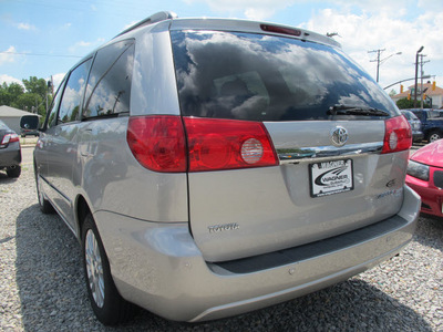 toyota sienna 2008 silver van limited gasoline 6 cylinders all whee drive automatic 45324