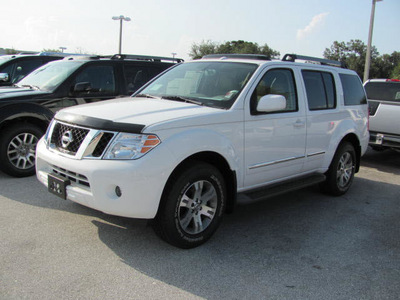 nissan pathfinder 2012 white suv gasoline 6 cylinders 2 wheel drive automatic 33884
