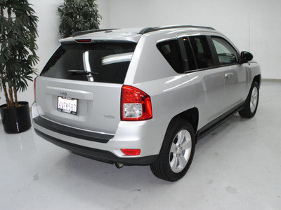 jeep compass 2011 silver suv latitude gasoline 4 cylinders 2 wheel drive automatic 91731
