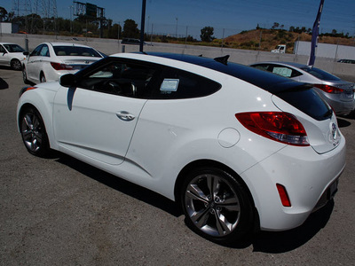 hyundai veloster 2013 cenury white coupe gasoline 4 cylinders front wheel drive automatic 94010