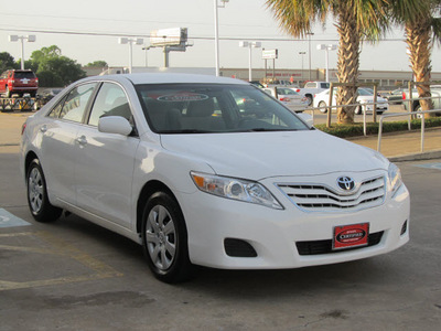 toyota camry 2011 white sedan le gasoline 4 cylinders front wheel drive automatic with overdrive 77074