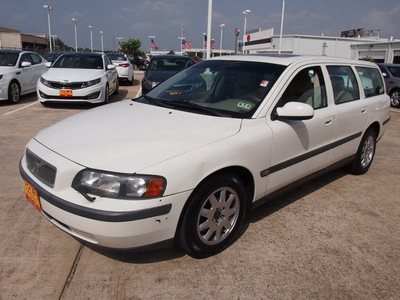 volvo v70 2003 white wagon 2 4 gasoline 5 cylinders front wheel drive automatic 77375