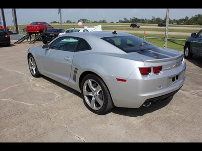 chevrolet camaro 2011 silver coupe ss gasoline 8 cylinders rear wheel drive automatic 77532