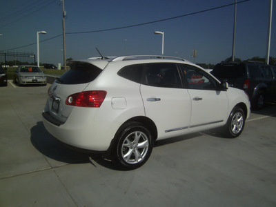 nissan rogue 2011 white sv gasoline 4 cylinders all whee drive automatic 75503