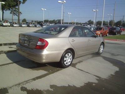 toyota camry 2004 tan sedan le gasoline 4 cylinders front wheel drive automatic 75503