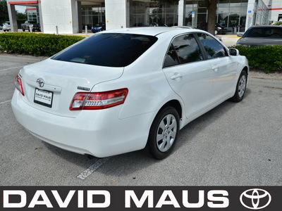 toyota camry 2011 white sedan gasoline 4 cylinders front wheel drive automatic 32771