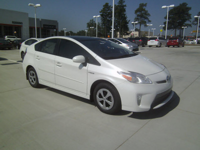 toyota prius 2012 white hatchback three hybrid 4 cylinders front wheel drive automatic 75569