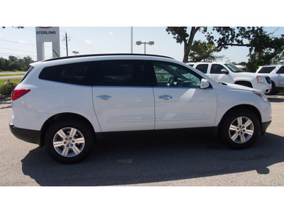 chevrolet traverse 2010 white suv lt gasoline 6 cylinders front wheel drive automatic with overdrive 77802