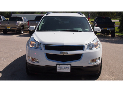 chevrolet traverse 2010 white suv lt gasoline 6 cylinders front wheel drive automatic with overdrive 77802