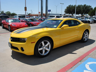 chevrolet camaro 2011 yellow coupe 2lt gasoline 6 cylinders rear wheel drive not specified 75067