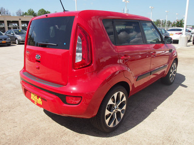 kia soul 2013 red hatchback soul! gasoline 4 cylinders front wheel drive automatic 77375