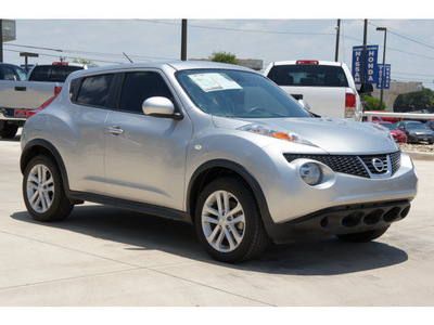 nissan juke 2011 silver s gasoline 4 cylinders front wheel drive automatic 78232