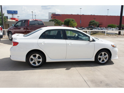 toyota corolla 2011 white sedan s gasoline 4 cylinders front wheel drive automatic 78232