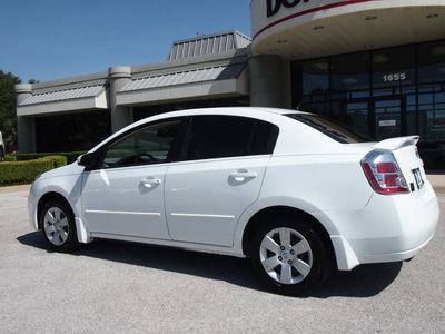 nissan sentra 2009 white sedan gasoline 4 cylinders front wheel drive automatic with overdrive 76011