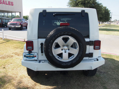 jeep wrangler unlimited 2010 white suv sahara gasoline 6 cylinders 4 wheel drive automatic 75067