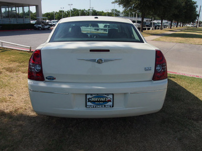 chrysler 300 2010 off white sedan touring gasoline 6 cylinders rear wheel drive automatic 75067