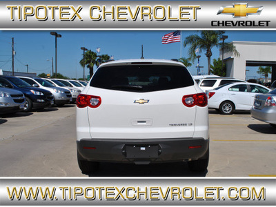 chevrolet traverse 2012 white ls gasoline 6 cylinders front wheel drive automatic 78521
