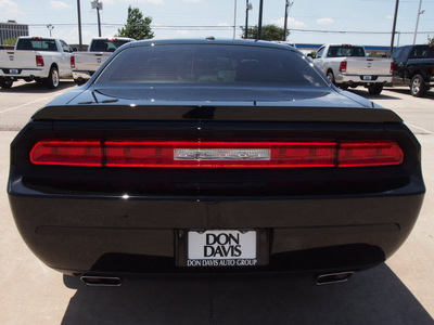 dodge challenger 2012 black coupe r t plus gasoline 8 cylinders rear wheel drive 6 speed manual 76011