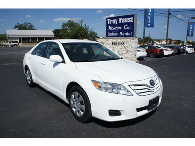 toyota camry 2011 white sedan le gasoline 4 cylinders front wheel drive automatic 78028