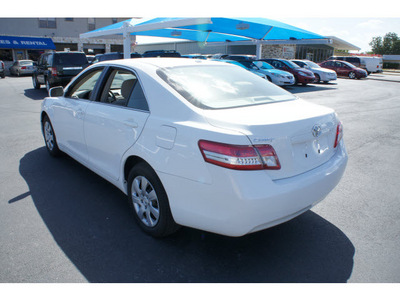 toyota camry 2011 white sedan le gasoline 4 cylinders front wheel drive automatic 78028