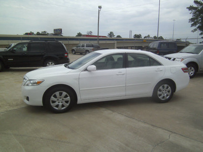 toyota camry 2010 white sedan le gasoline 4 cylinders front wheel drive automatic 75503