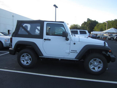 jeep wrangler 2012 white suv sport gasoline 6 cylinders 4 wheel drive manual 33157