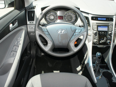 hyundai sonata 2013 silver sedan gls gasoline 4 cylinders front wheel drive 6 speed automatic 76087