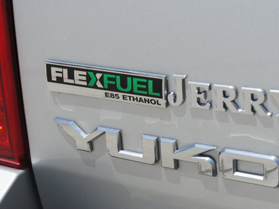 gmc yukon 2011 silver suv sle flex fuel 8 cylinders 2 wheel drive 6 speed automatic 76087