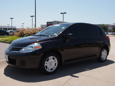 nissan versa 2011 dk  brown hatchback gasoline 4 cylinders front wheel drive automatic with overdrive 76018