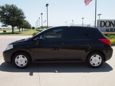 nissan versa 2011 dk  brown hatchback gasoline 4 cylinders front wheel drive automatic with overdrive 76018