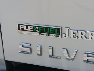 chevrolet silverado 1500 2010 silver lt z71 flex fuel 8 cylinders 4 wheel drive 6 speed automatic 76087