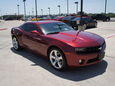 chevrolet camaro 2010 red coupe lt gasoline 6 cylinders rear wheel drive 6 speed automatic 76087