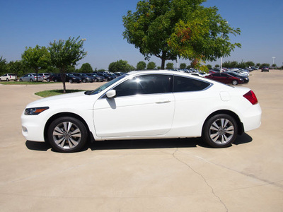 honda accord 2012 white coupe ex gasoline 4 cylinders front wheel drive automatic 75034